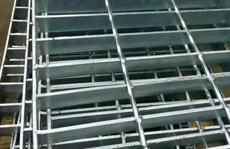 鍍鋅格柵板講述鋼格柵板可以用于養(yǎng)殖動(dòng)物和植物以及水產(chǎn)品 鍍鋅格柵板講述鋼格柵板可以用于養(yǎng)殖動(dòng)物和植物以及水產(chǎn)品
